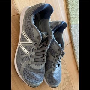 new balance velcro sneakers for womens